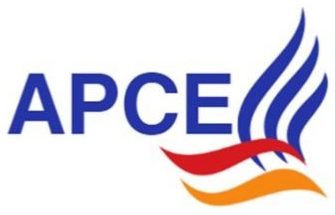 Logo APCE en bleu avec des flammes orange, rouge et bleues